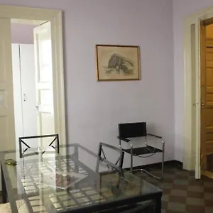 three-rooms-near-central-station.sicilyhotelsitaly.net/